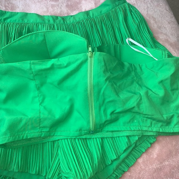 Green matching short set. - Picture 4 of 5